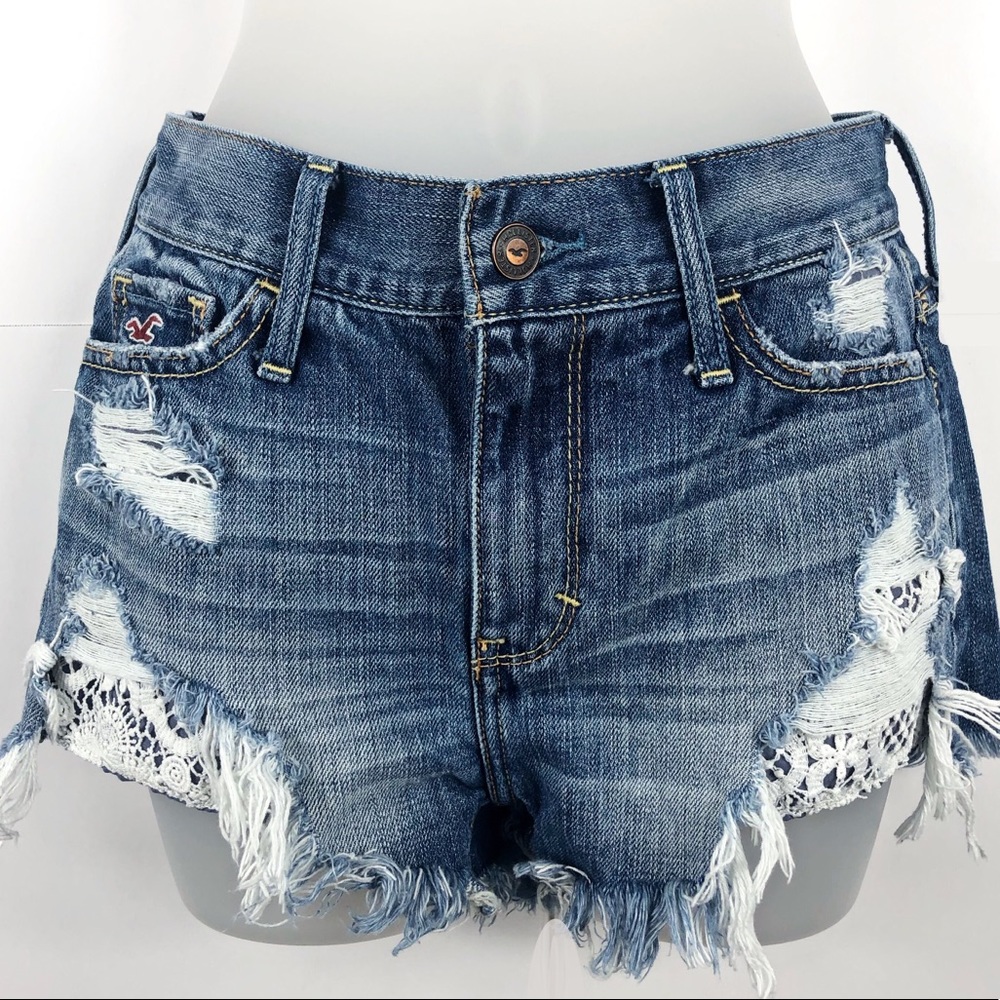 HOLLISTER distressed white floral print shorts 00